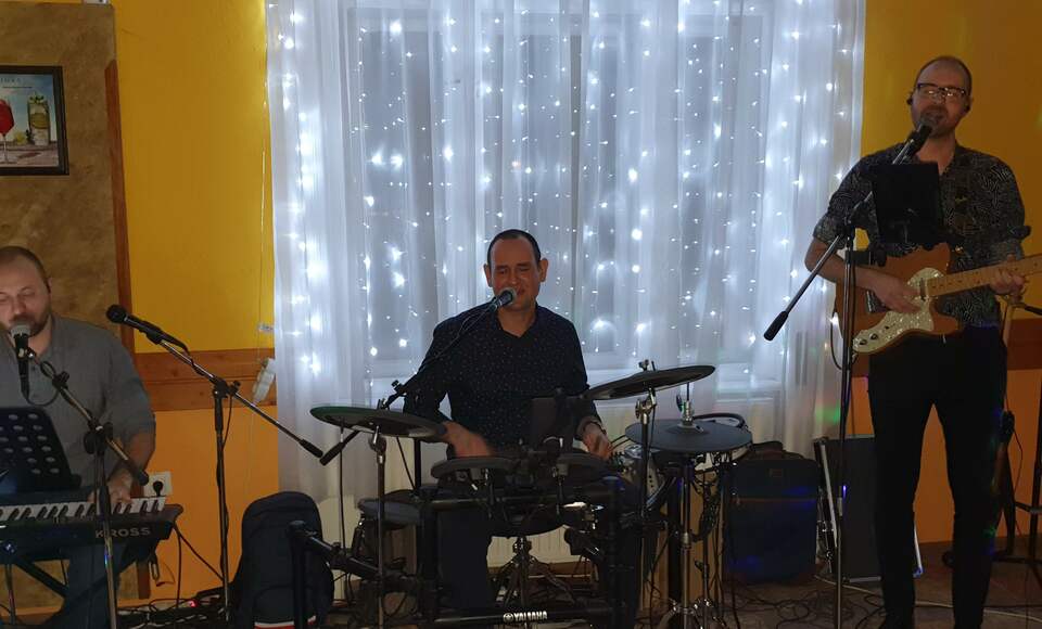 Pörgős  esküvői zenekarok  Martfű