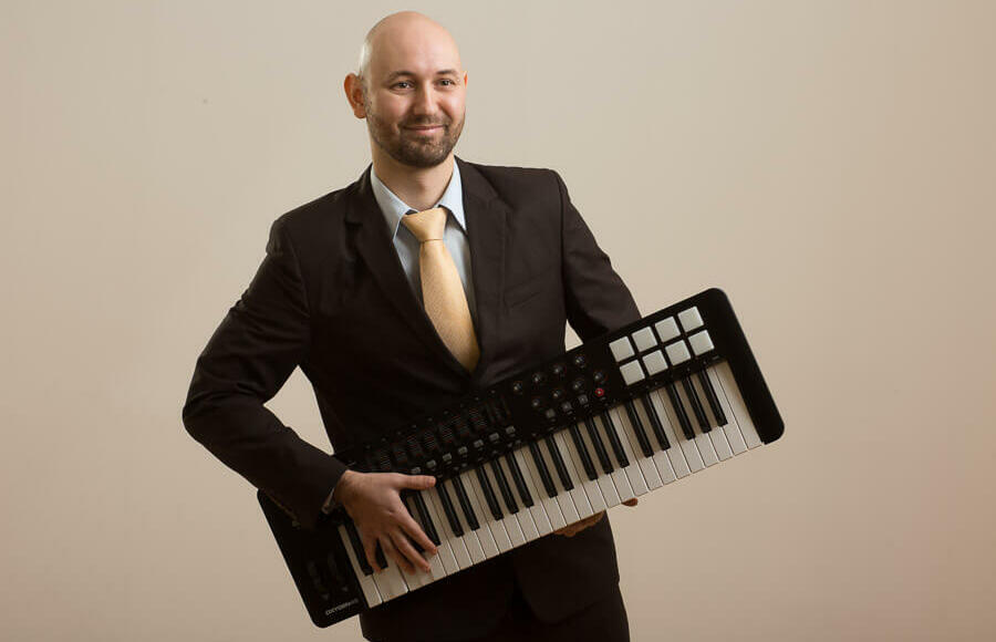 Háromtagú  party együttes  Sándorfalva